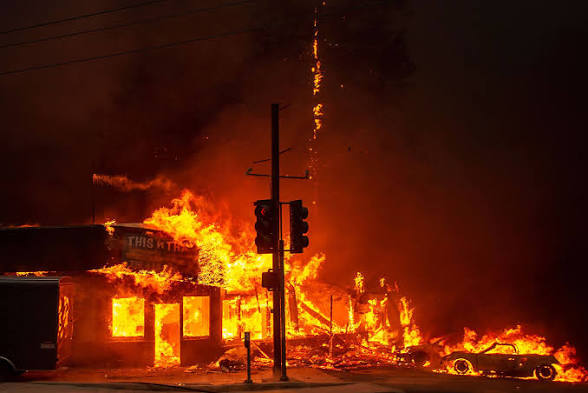 Tragedy at Calabar Mall: Five Suspects Apprehended by Police with Stolen Property Amid Massive Inferno