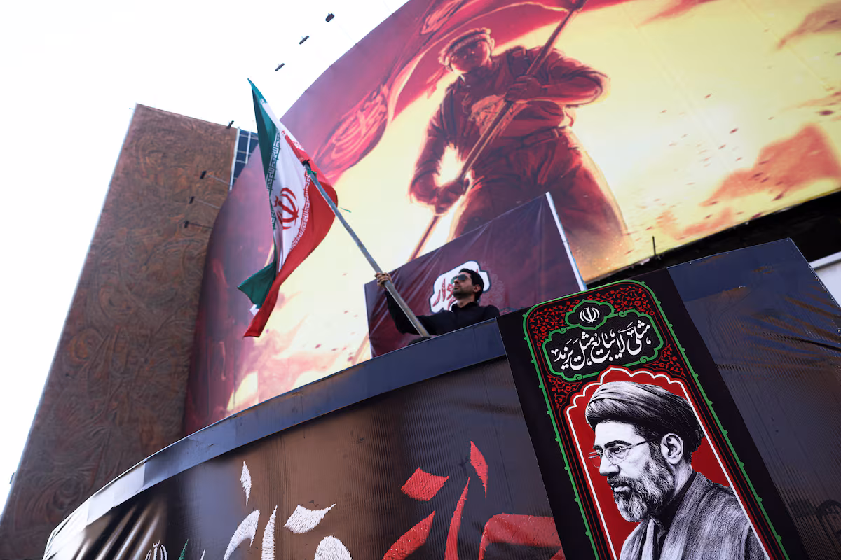 Pakistan Mediator Heads to Iran as US Prepares ‘Economic D-Day’